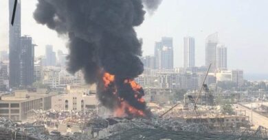 بعد شهر على الانفجار..  اندلاع حريق كبير في مرفأ بيروت
